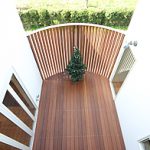 ウッドデッキのある中庭テラス　注文住宅・家を建てるなら