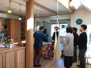 新築住宅のオーナー様宅見学風景